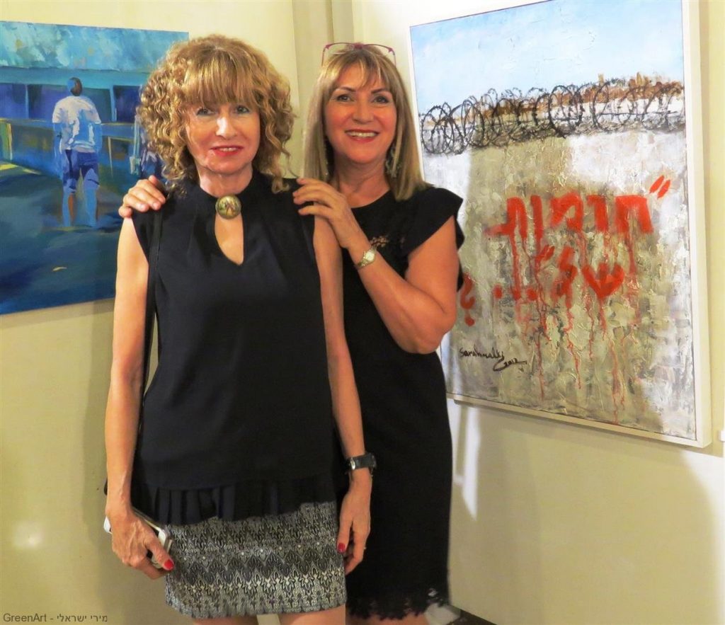 ליד היצירה הנהדרת של חברתי האמנית שרה מלכי בתערוכה - בין מילה לתמונה- ליד היצירה הנהדרת של חברתי האמנית שרה מלכי בתערוכה - בין מילה לתמונה-