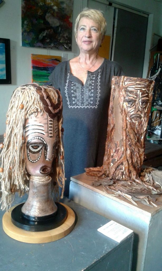 האמנית ורדה שניידר בביקורבתערוכה האמנית ורדה שניידר בביקורבתערוכה