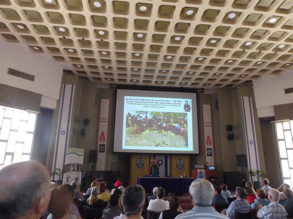 הרצאה על העצמה נשית ו "נשים פורצות דרך" בעולם המעוררות השראה.