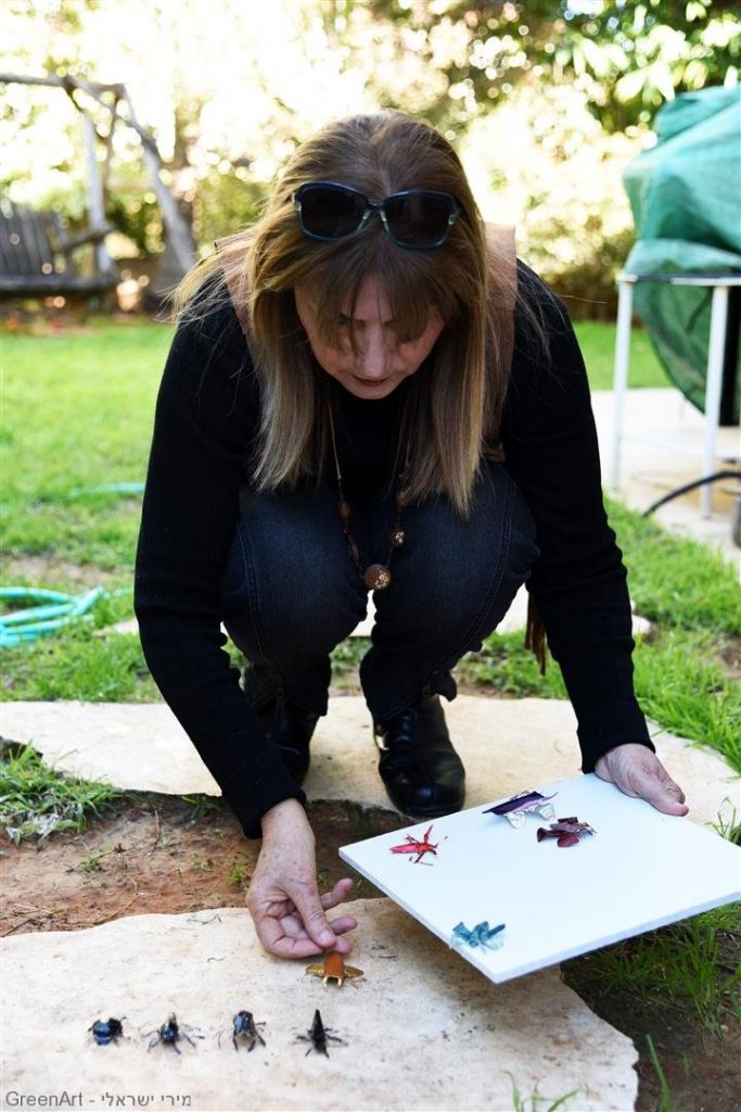 פיסול חרקים מקפסולות של קפה - אמנות אקולוגית  ECO ART