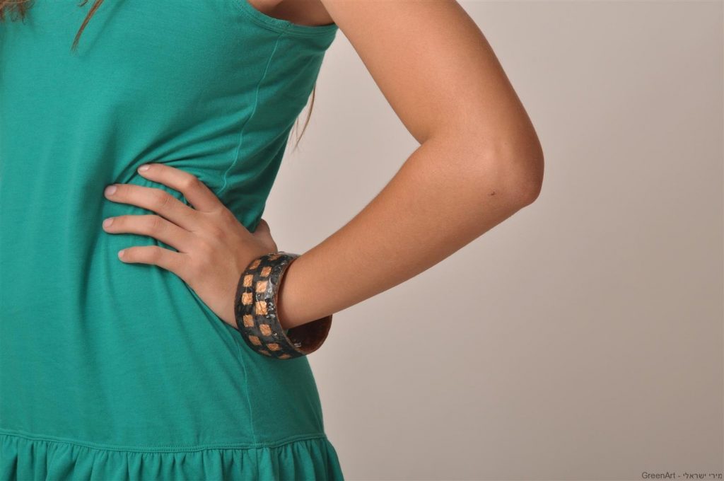 משארית מפית ובקבוקי פלסטיק לצמיד פנטסטי