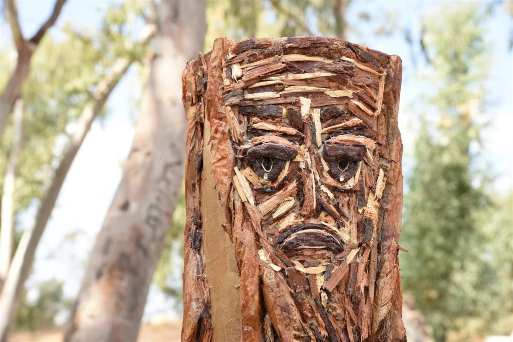 אמנות אקולוגית למען הפחתת כריתתם של העצים בטבע - eco art