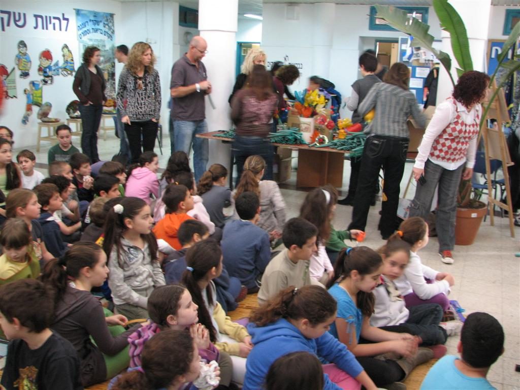 סדנאות לפיסול ועיצוב פרחים מבקבוקי פלסטיק מגוונים סדנאות לפיסול ועיצוב פרחים מבקבוקי פלסטיק מגוונים