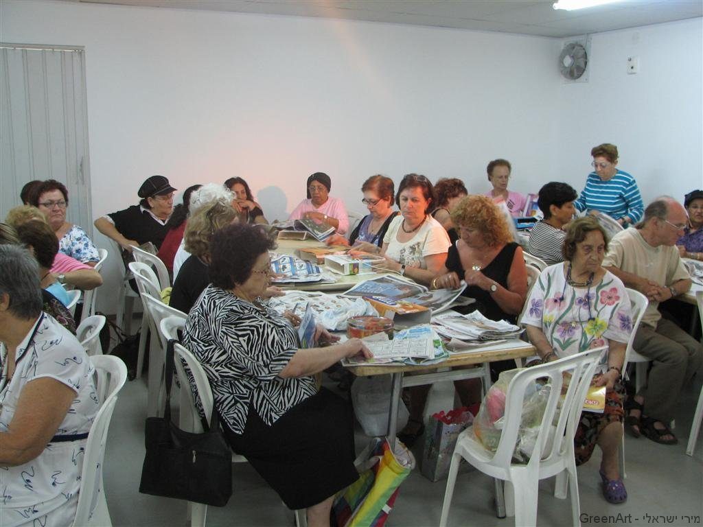 גימלאים נהנים מחדוות היצירה הירוקה גימלאים נהנים מחדוות היצירה הירוקה