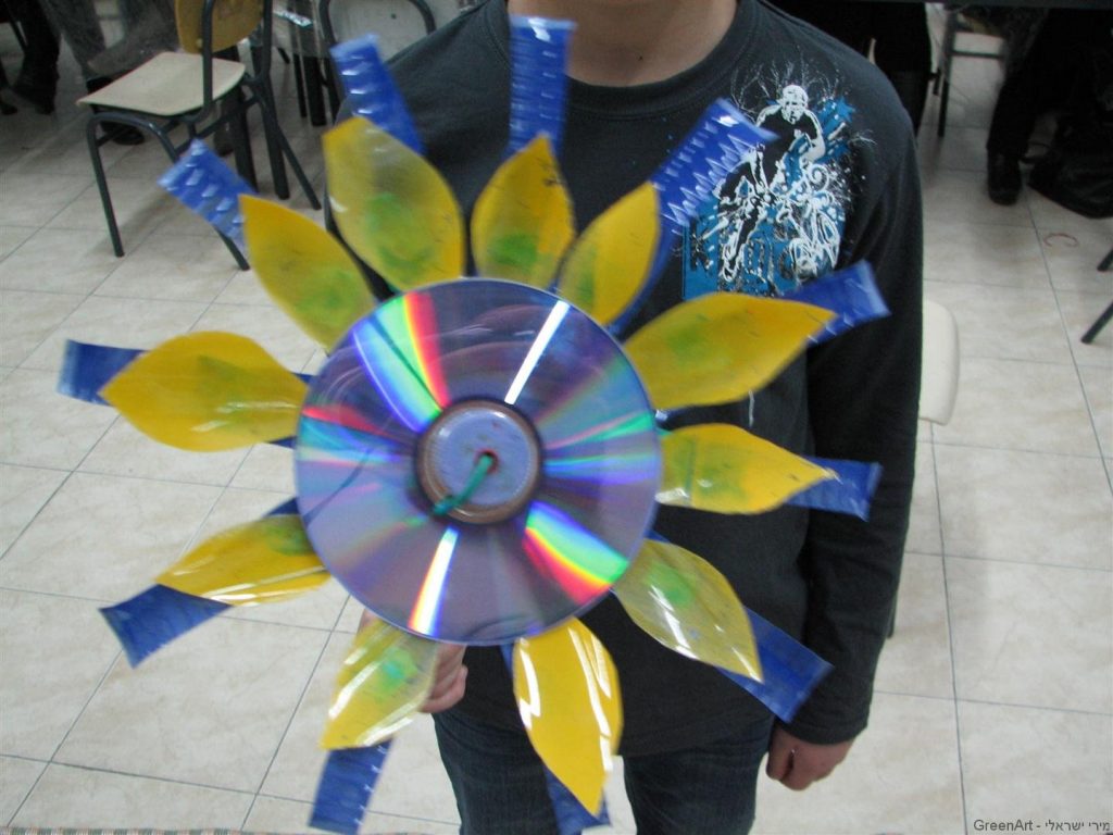 פרח  שעיצב תלמיד בסגנון מכבי תל אביב צהוב וכחול