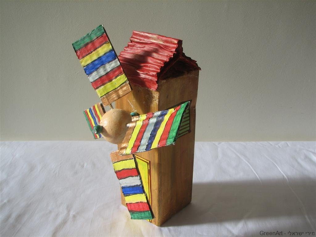 תחנת רוח מאריזת חלב וקרטון קורנפלקס