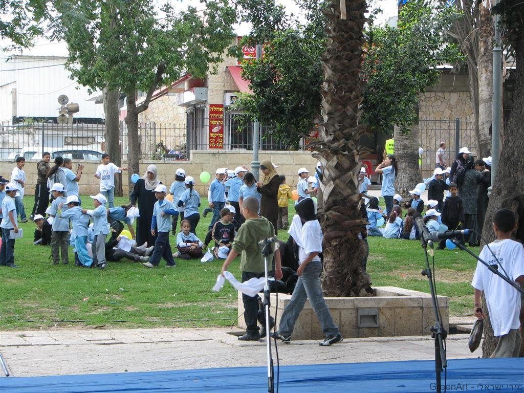 הפנינג קהילתי של יהודים וערבים בעיר רמלה ביום המעשים הטובים 2010