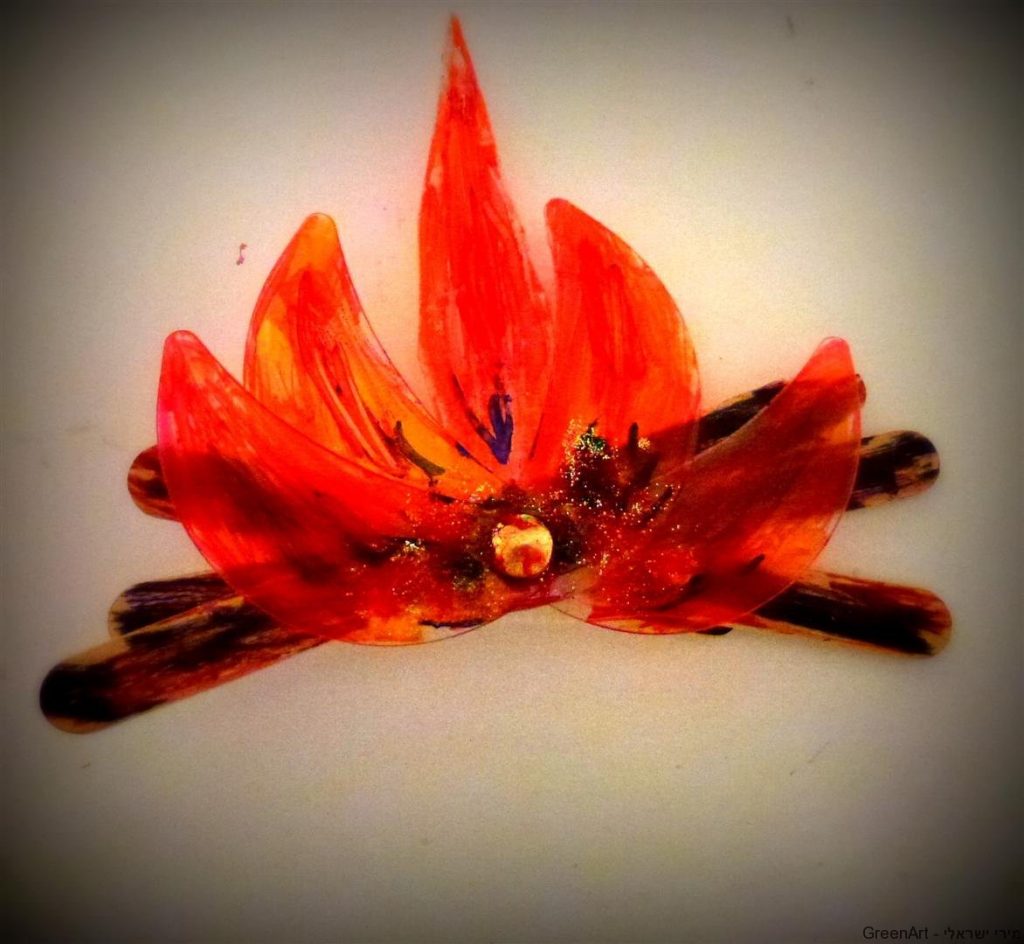 מדורת לג בעומר ממכסים שקופים ומקלות קרטיב