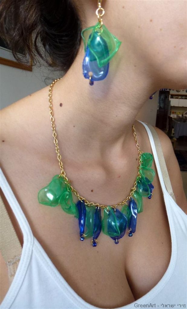 סט מחרוזת ועגילים מבקבוקי פלסטיק ECO ART סט מחרוזת ועגילים מבקבוקי פלסטיק ECO ART