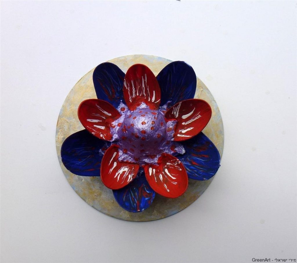 פרחי לוטוס מכפיות פלסטיק  חד פעמיות ותקליטור ישן