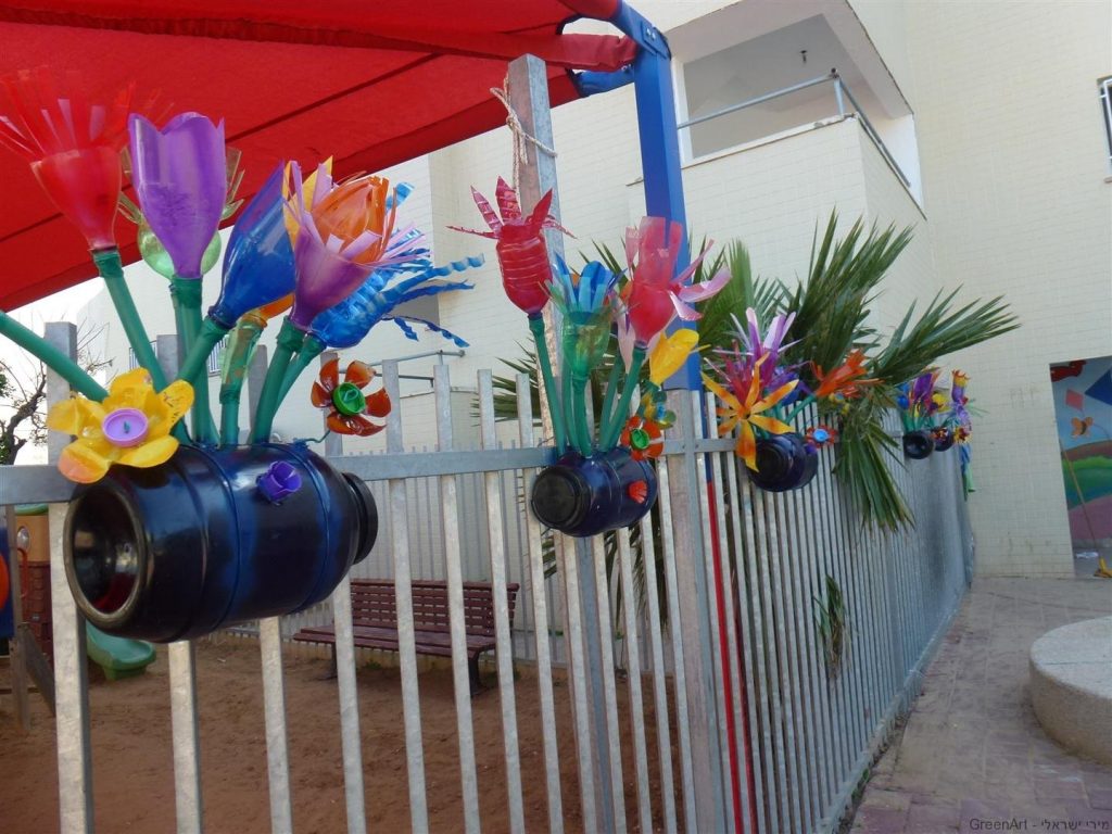 פיסול סביבתי מבקבוקי פלסטיק ECO ART פיסול סביבתי מבקבוקי פלסטיק ECO ART