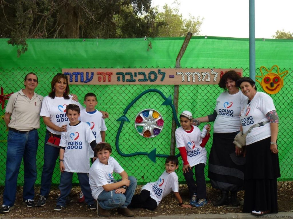 צוות ההנגה הירוקה עם סגל המורות