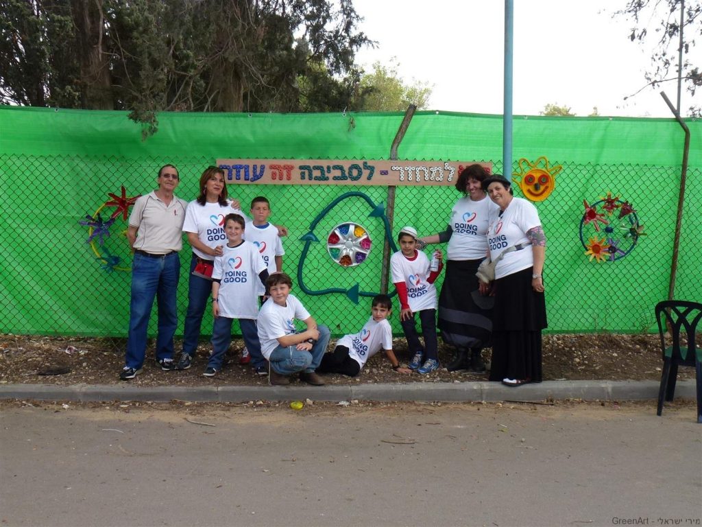 צוות ההנגה הירוקה עם סגל המורות
