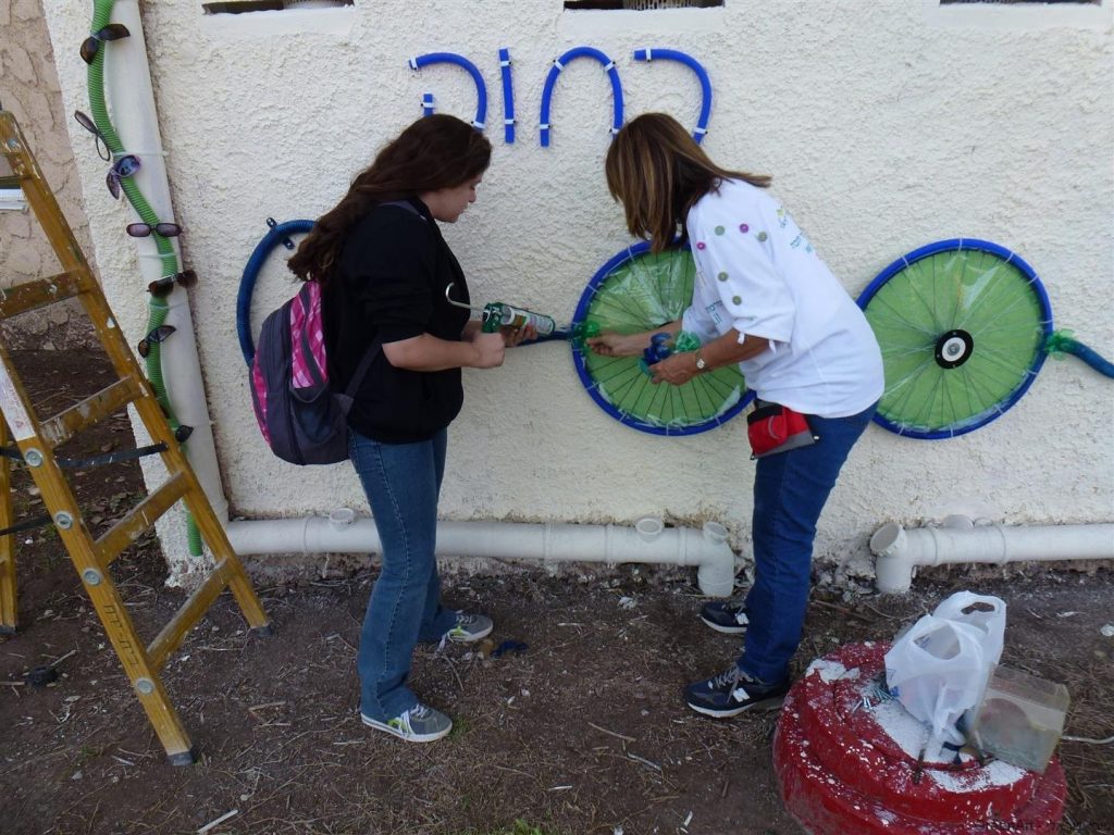 חיבור פרחי בקבוקי פלסטיק לעיטור מסגרות המשקפיים
