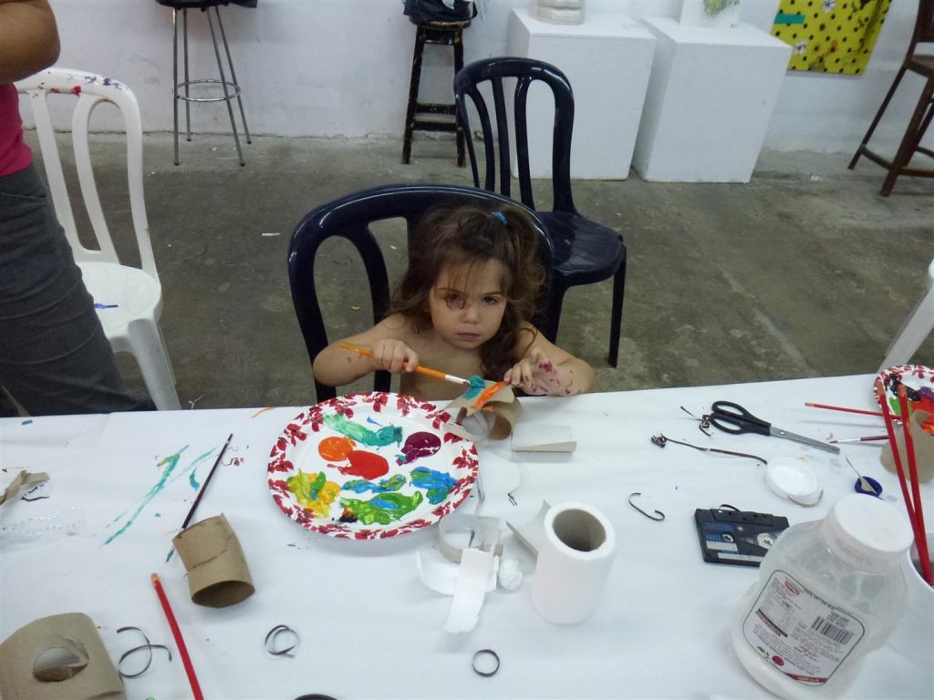 ילדים יצירתיים- בתה של הזמרת חגית מעוז ילדים יצירתיים- בתה של הזמרת חגית מעוז