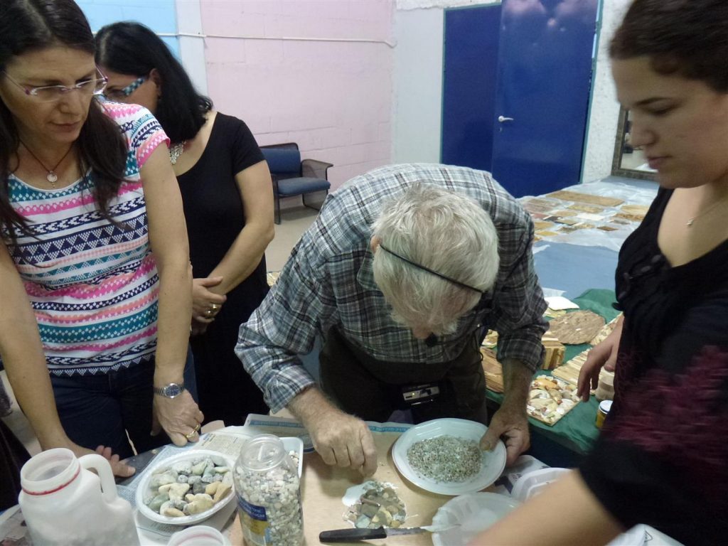 חברות הפורום נהנות מחדוות היצירה מן הטבע