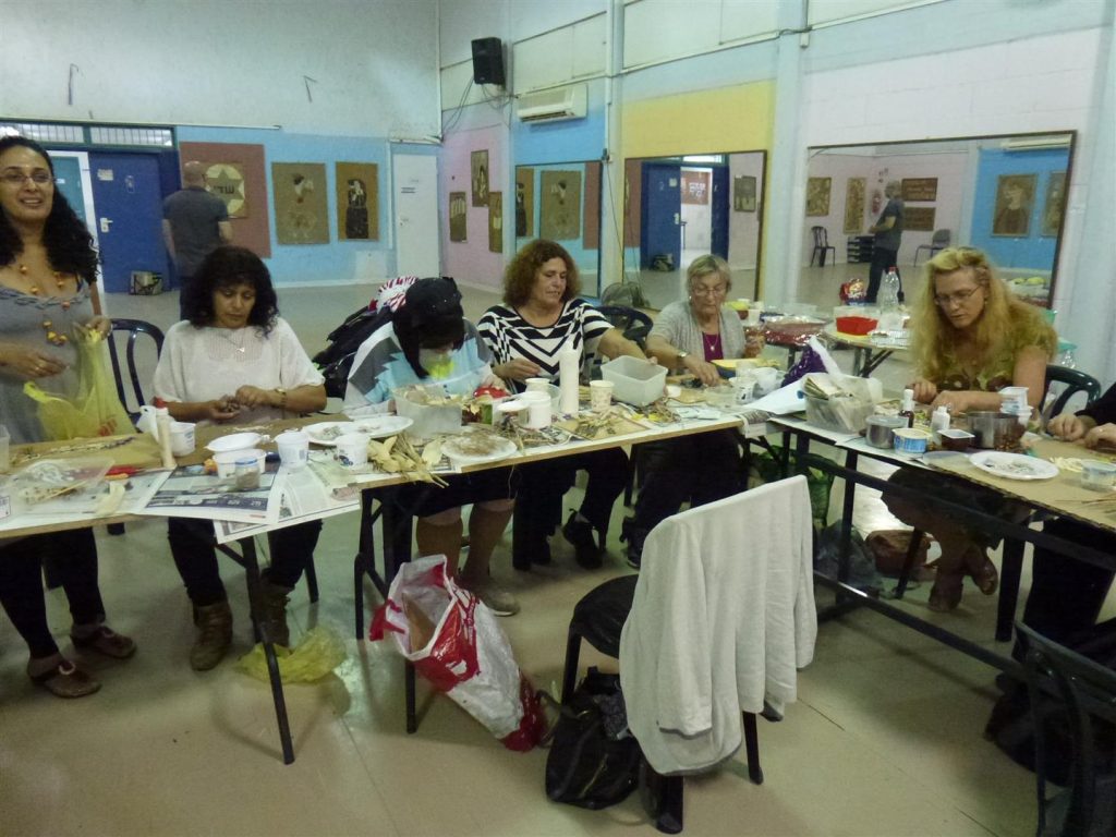 חברות הפורום נהנות מחדוות היצירה מן הטבע