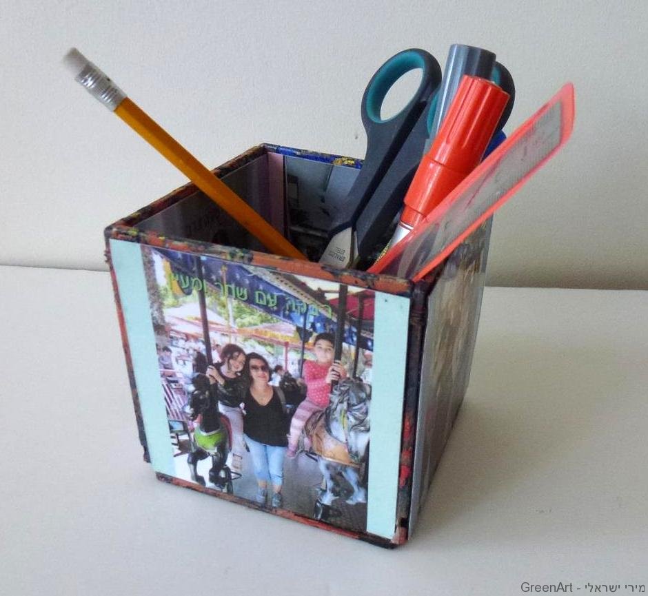 קופסת דיסקטים עם תמונות מבחוץ ומבפנים צבעוניות ושמחות