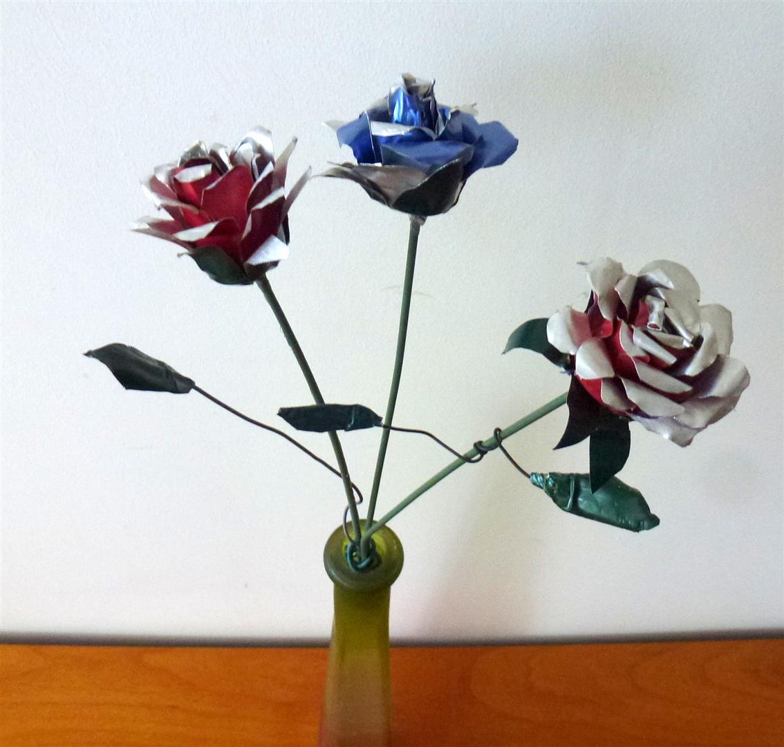 פרחים מעוצבים מקפסולות של קפה לסידור שולחן חגיגי