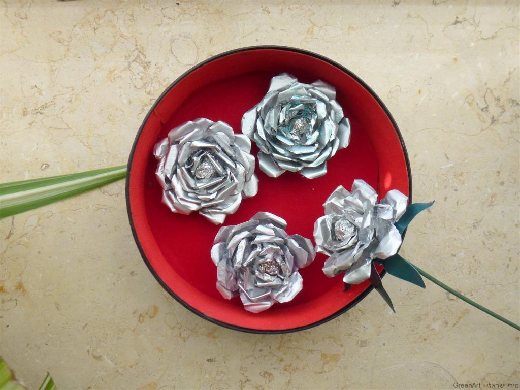 ורדים מעוצבים מפסולת בתי נרות אלומיניום ורדים מעוצבים מפסולת בתי נרות אלומיניום