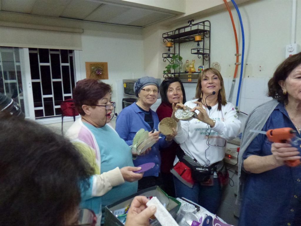מתנדבי ידיד לחינוך יוצרים בחדוות היצירה הירוקה מתנדבי ידיד לחינוך יוצרים בחדוות היצירה הירוקה