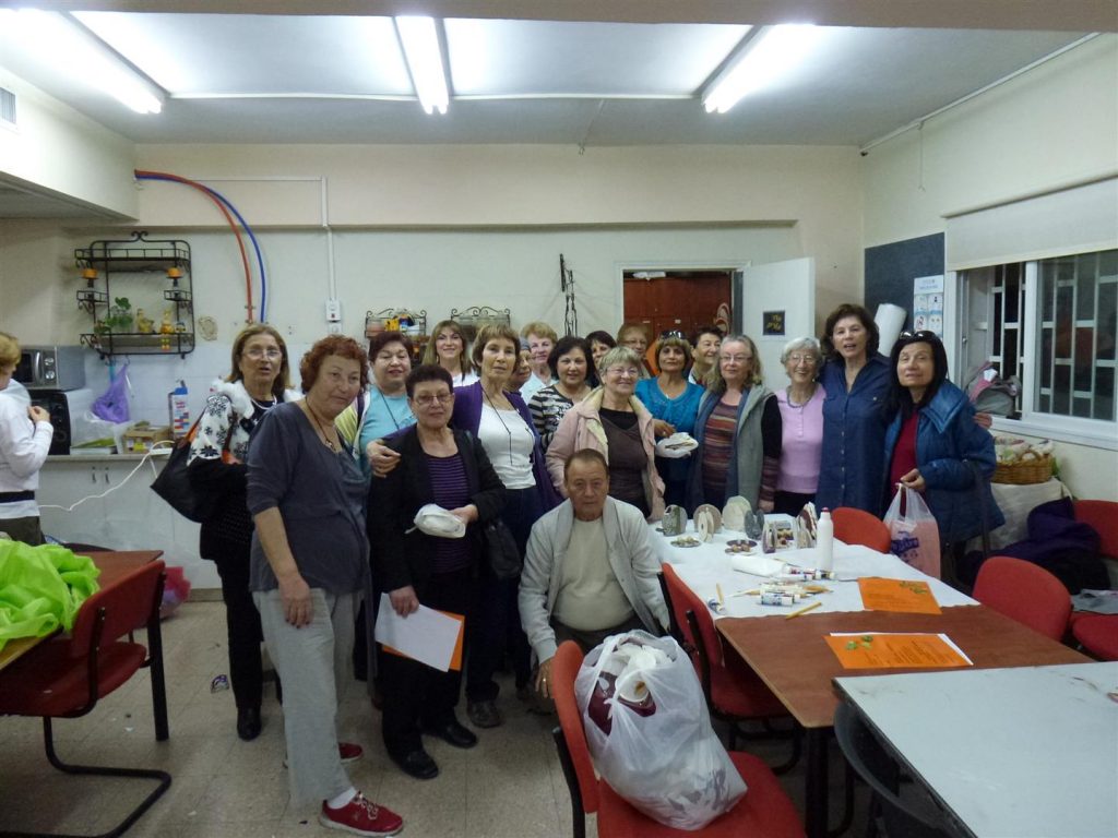 קבוצת מתנדבי ידיד לחינוך יהוד בסדנת יצירה ירוקה וחווייתית קבוצת מתנדבי ידיד לחינוך יהוד בסדנת יצירה ירוקה וחווייתית