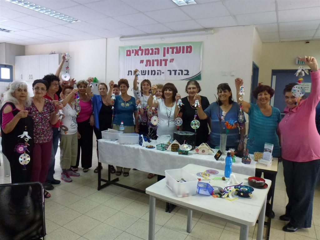 גימלאי פתח תקווה בסדנת יצירה ירוקה במתנס בן חור גימלאי פתח תקווה בסדנת יצירה ירוקה במתנס בן חור
