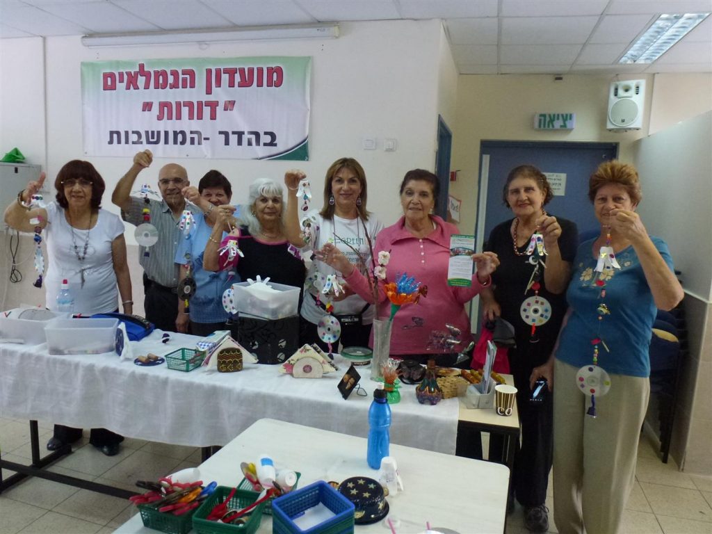 גימלאי פתח תקווה בסדנת יצירה ירוקה במתנס בן חור גימלאי פתח תקווה בסדנת יצירה ירוקה במתנס בן חור