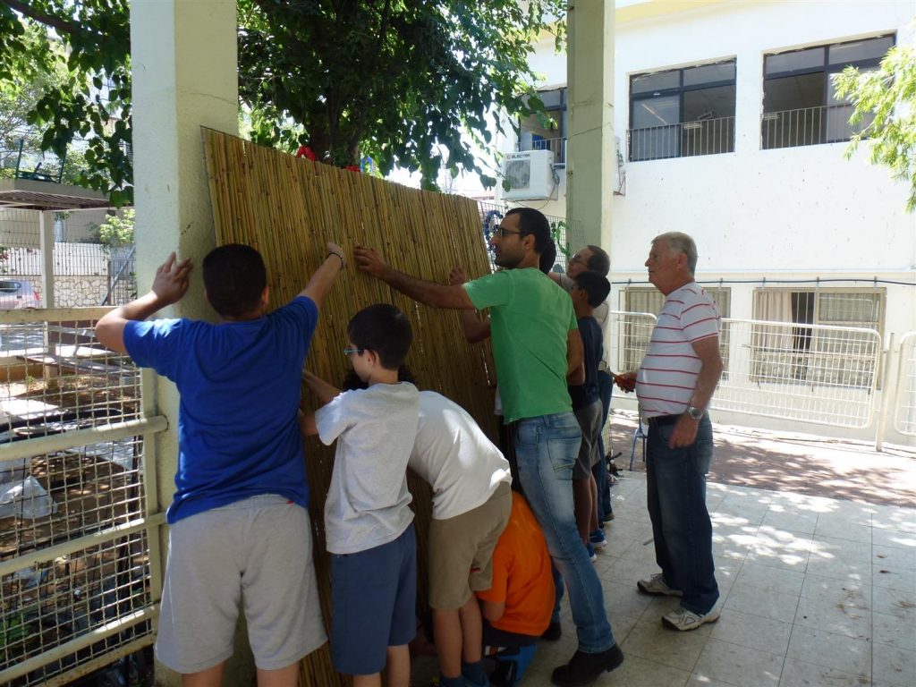 חיבור גדר הבמבוק עי אבות הבית בעלי ותלמידי כצנלסון