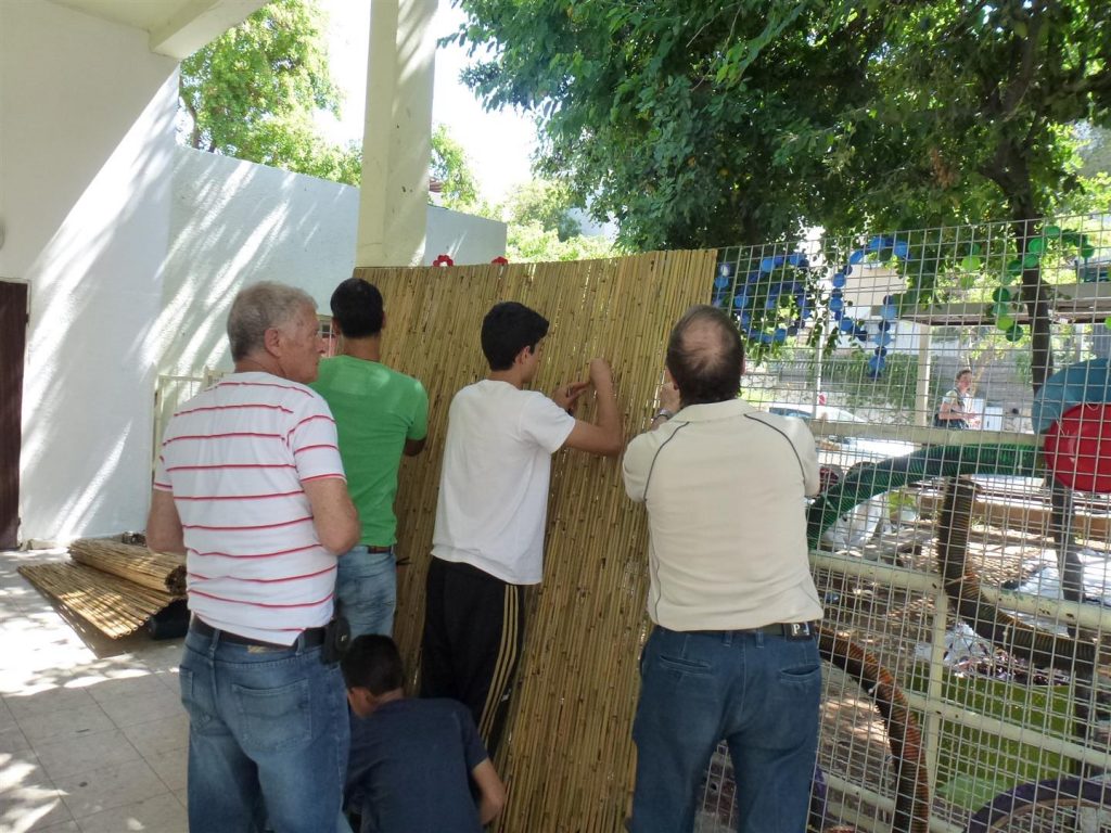 חיבור גדר הבמבוק עי אבות הבית בעלי ותלמידי כצנלסון