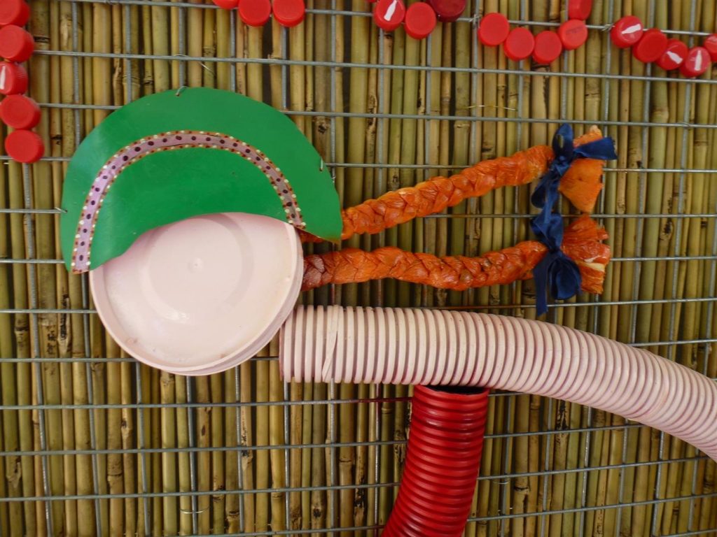 מי זו הרוכבת הגינגית היפה עם הצמות המתנופפות ברוח