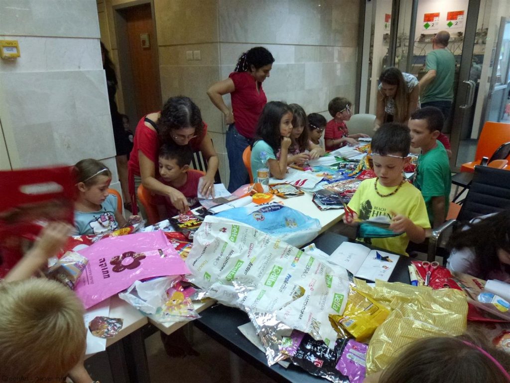 כיף והנאה מחדוות היצירה הירוקה להכנת תוצרים חדשים ושימושיים מחומרים ממוחזרים