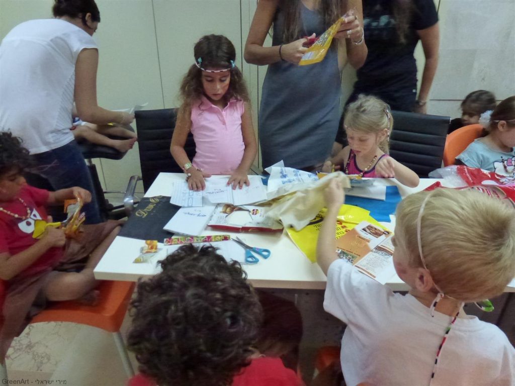 כיף והנאה מחדוות היצירה הירוקה להכנת תוצרים חדשים ושימושיים מחומרים ממוחזרים