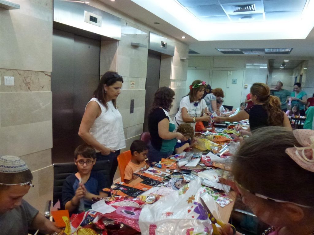 שלל צבעים של אריזות ושקיות ליצירת אמנות ירוקב בשימוש חוזר