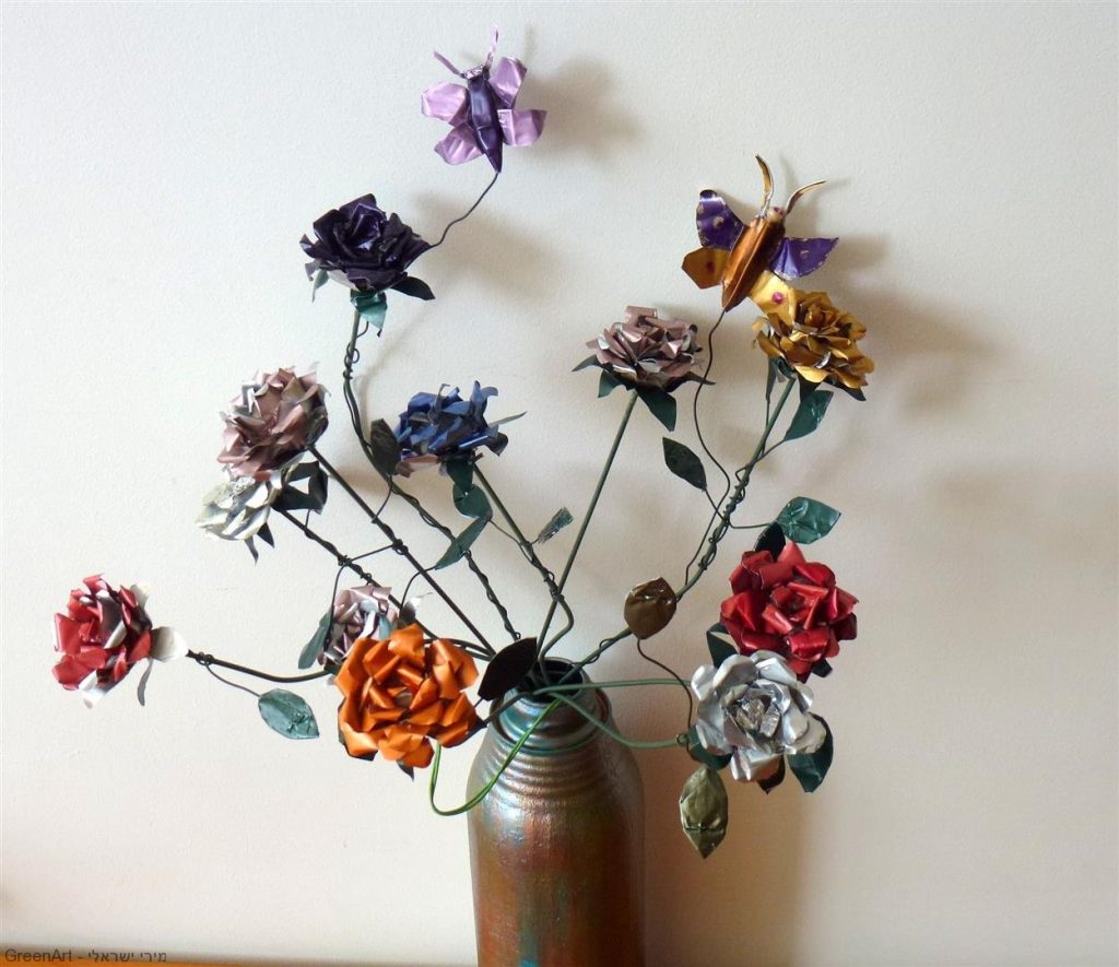 פריחה צבעונית מרהיבה מפסולת מתכות ECO ART