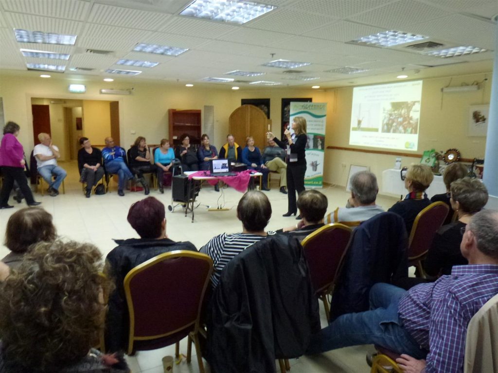 הרצאה לחברי מועדון פלג לעידוד המודעות הסביבתית והשמירה על איכות הסביבה ערב העשרה ירוקה בהרצאה ומתן טיפים ירוקים לקהילה