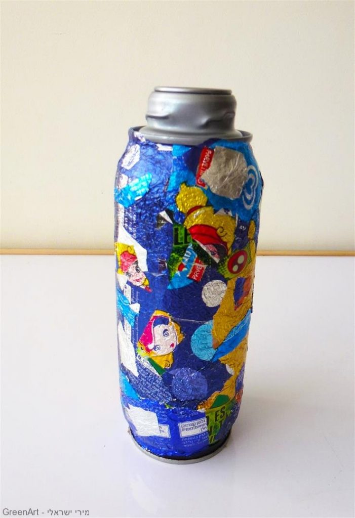 פעם היינו אריזות נייר של קרמבו וכעת אני קנים לחנוכיה ממוחזרת וזוהרת