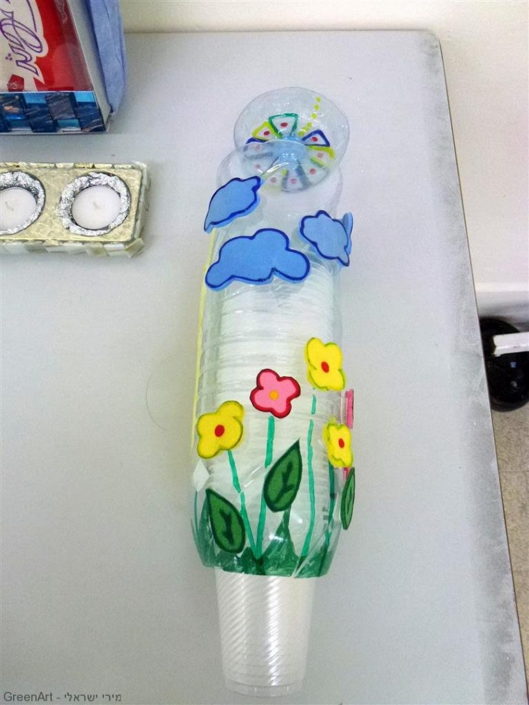 מפגשי העשרה לסייעות להכנת יצירות עם הילדים מחומרים בשימוש חוזר