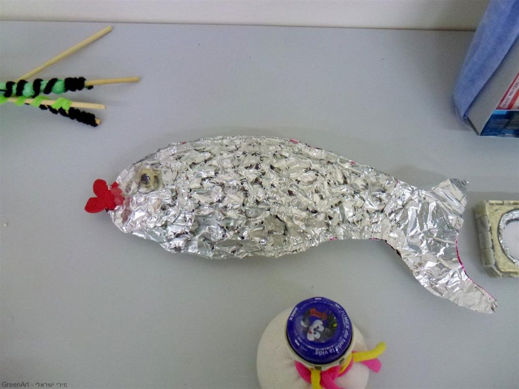 מפגשי העשרה לסייעות להכנת יצירות עם הילדים מחומרים בשימוש חוזר