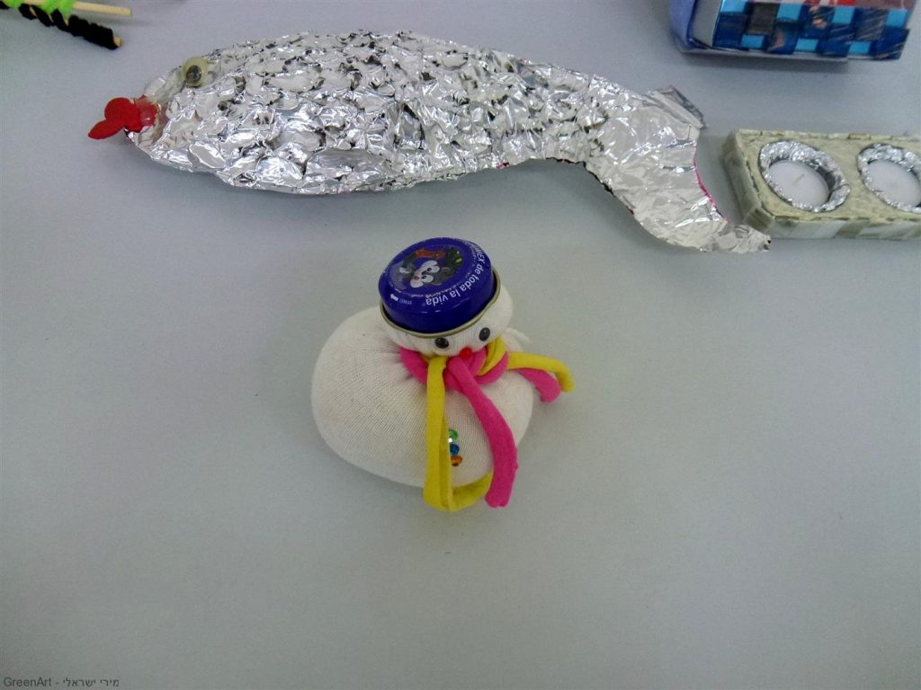 מפגשי העשרה לסייעות להכנת יצירות עם הילדים מחומרים בשימוש חוזר