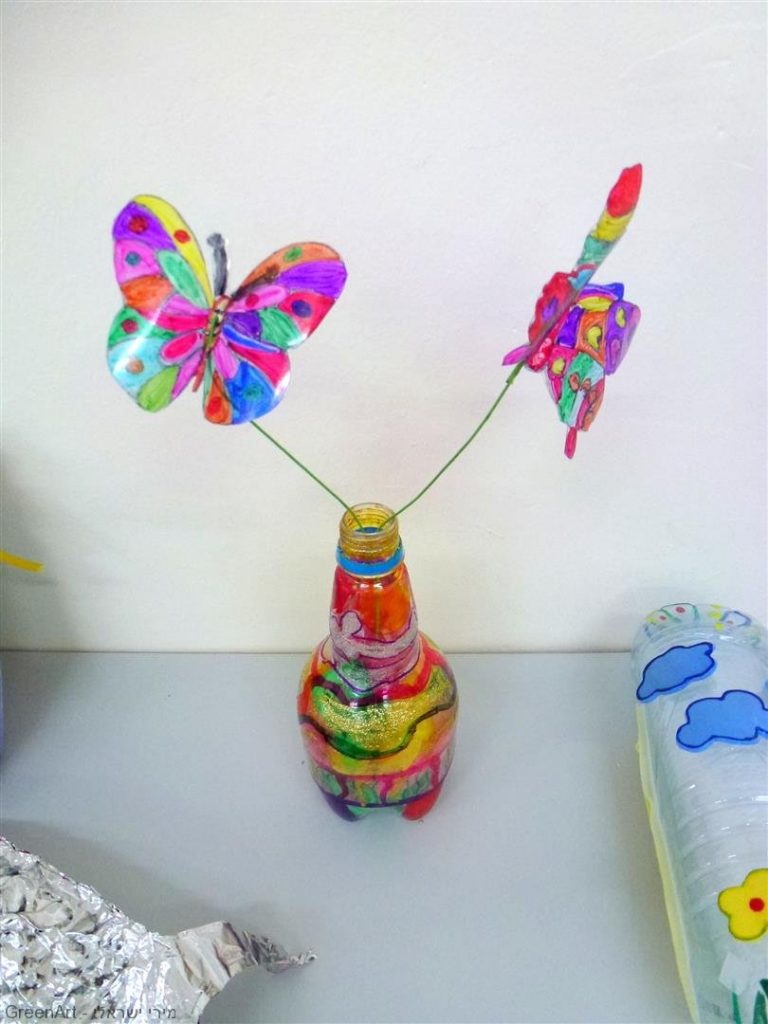 מפגשי העשרה לסייעות להכנת יצירות עם הילדים מחומרים בשימוש חוזר