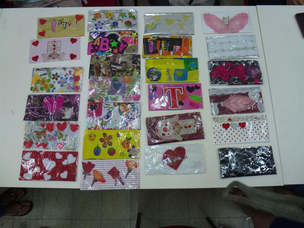 קלמרים מרהיבים שיצרו הסייעות מחומרים רבים בשימוש חוזר