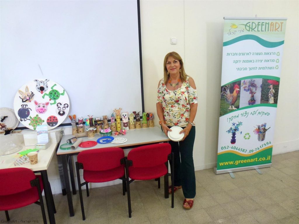 סדנת יצירה ירוקה לעיצוב חיות מחומרים בשימוש חוזר