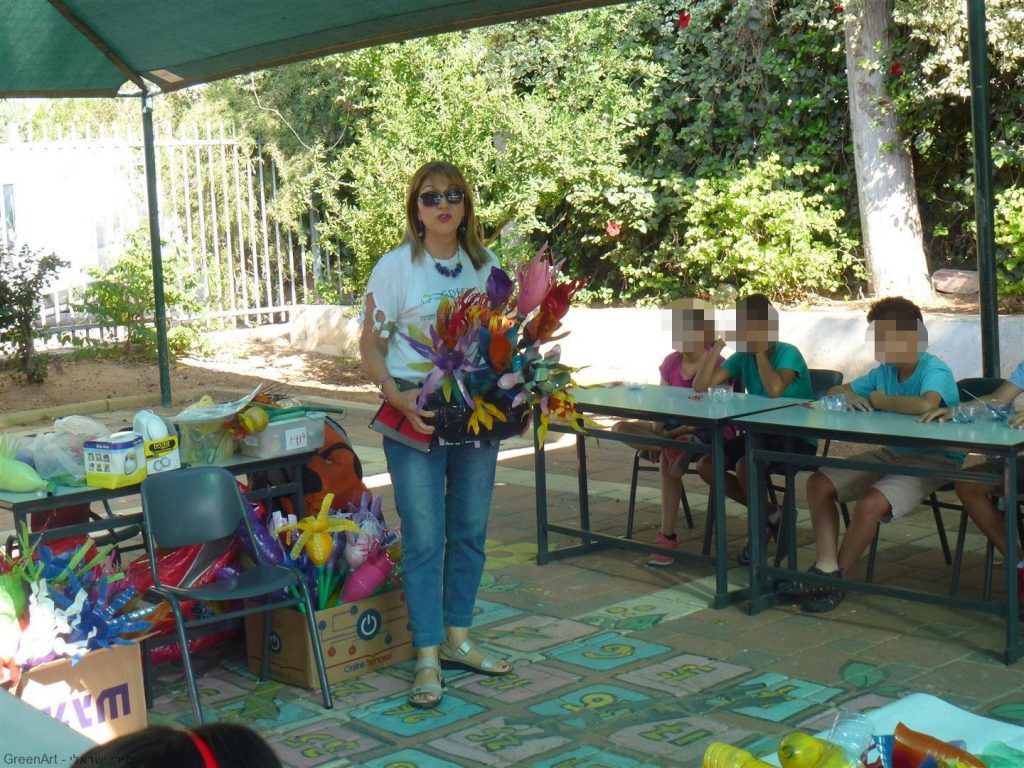 הדרכה והסברה על ביצוע הפיסול הסביבתי לתלמידי אמיר 