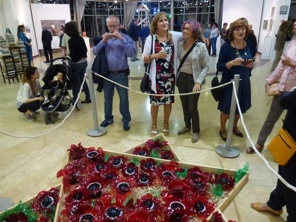 קוקי חברתי באירוע הפתיחה של התערוכה קוקי חברתי באירוע הפתיחה של התערוכה