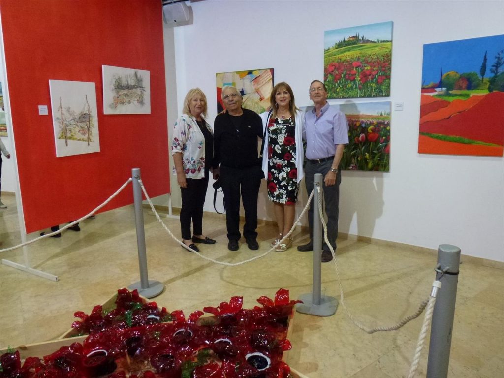 עם חברינו יוסי באירוע הפתיחה לתערוכה עם חברינו יוסי באירוע הפתיחה לתערוכה