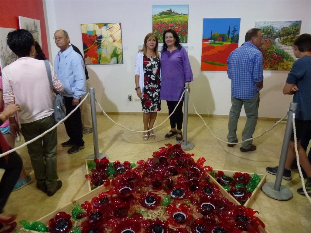 עם חברתי שרה אינדורסקי עם חברתי שרה אינדורסקי