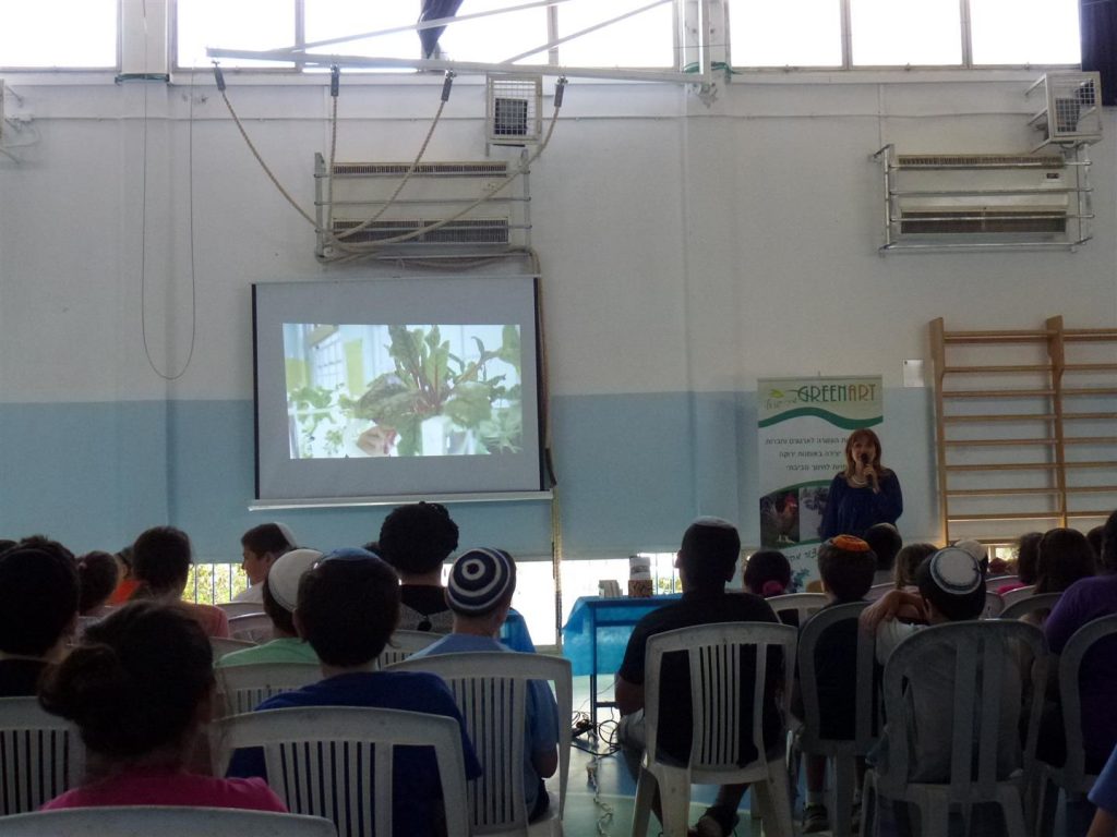 הרצאות לתלמידי בית הספר אמונים בגבעתיים בתחומי החינוך הסביבתי לתרבות וקיימות