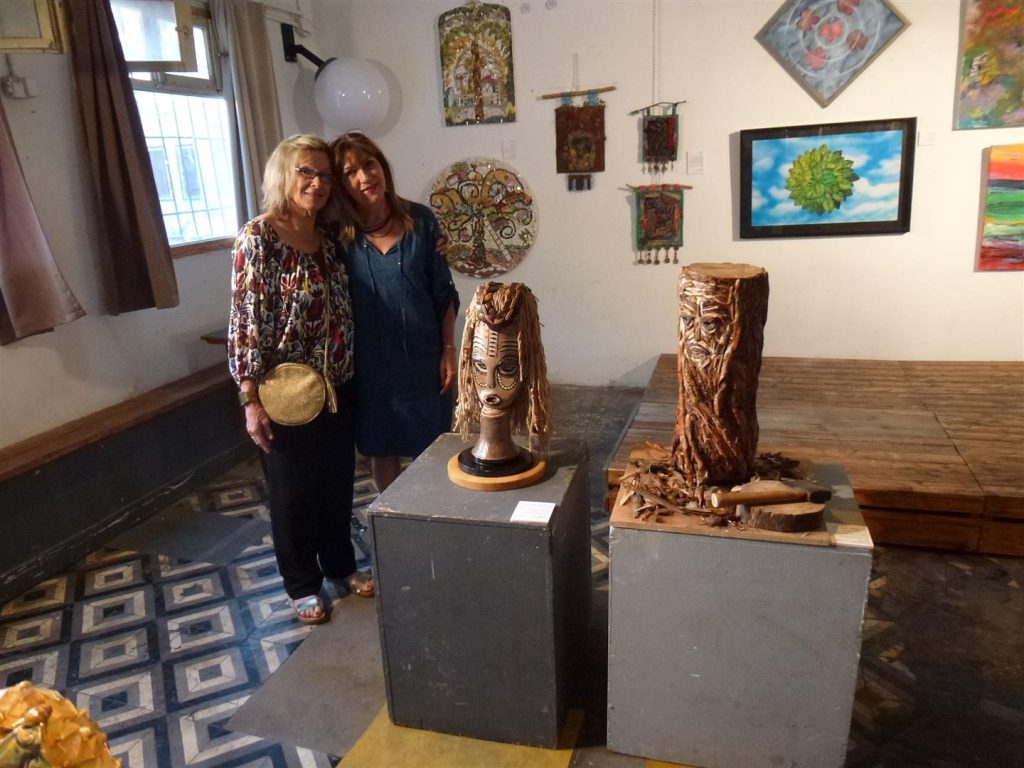 תערוכת חיבוק ירוק 2 - אל נא תעקור נטוע ופסל המסכה של מירי ישראלי תערוכת חיבוק ירוק 2 - אל נא תעקור נטוע ופסל המסכה של מירי ישראלי