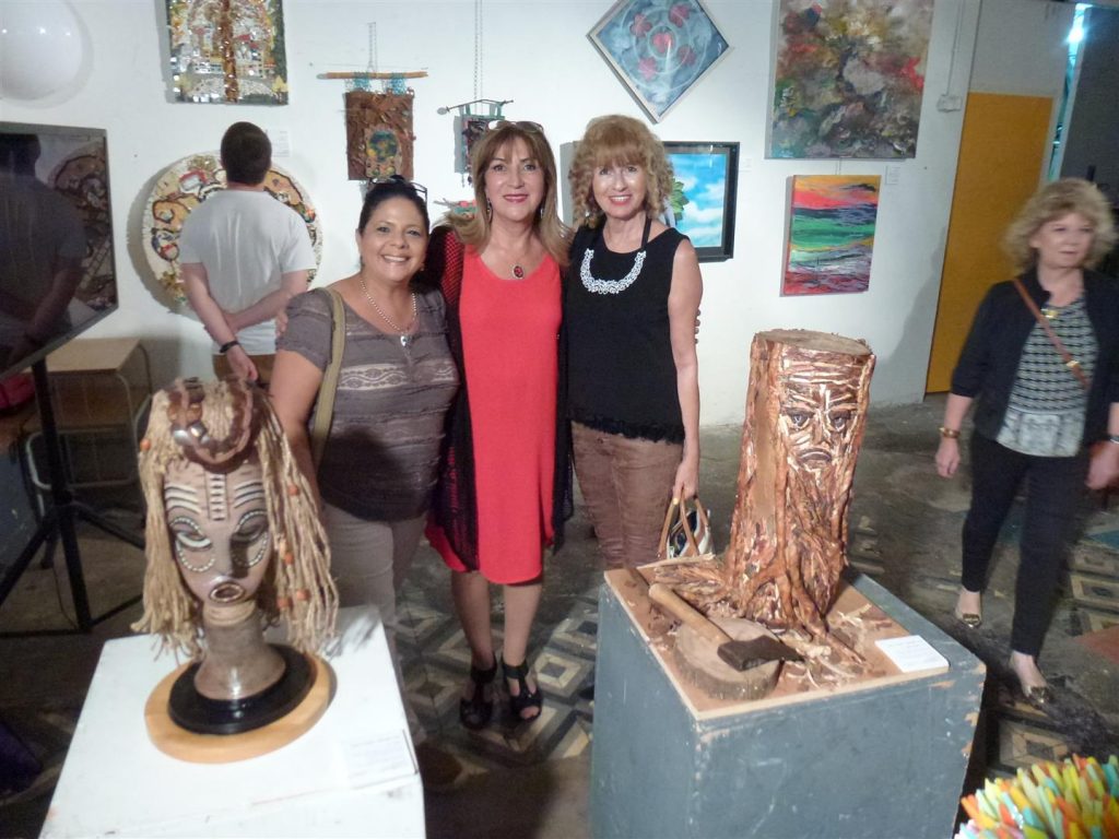 עם האמניות ורד ושרה מלכי עם האמניות ורד ושרה מלכי